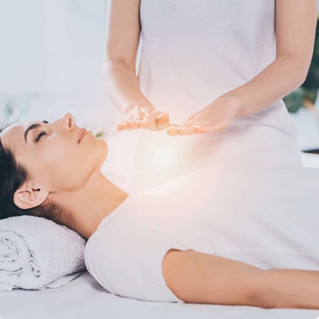 Uppnå Holistisk Hälsa och Inre Balans med Reiki Healing och Meditation